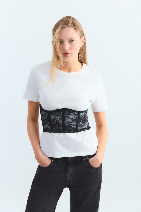 bustier key items