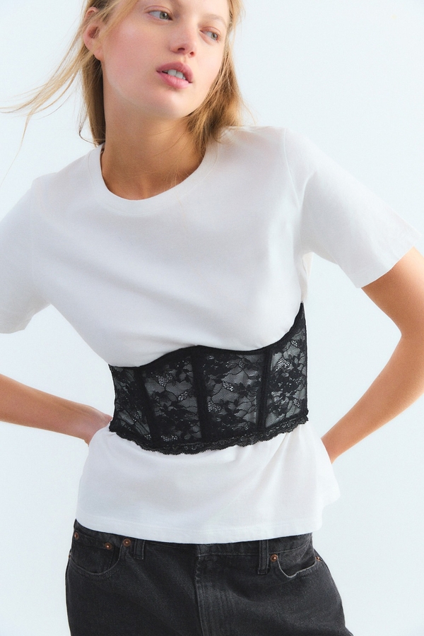 bustier key items