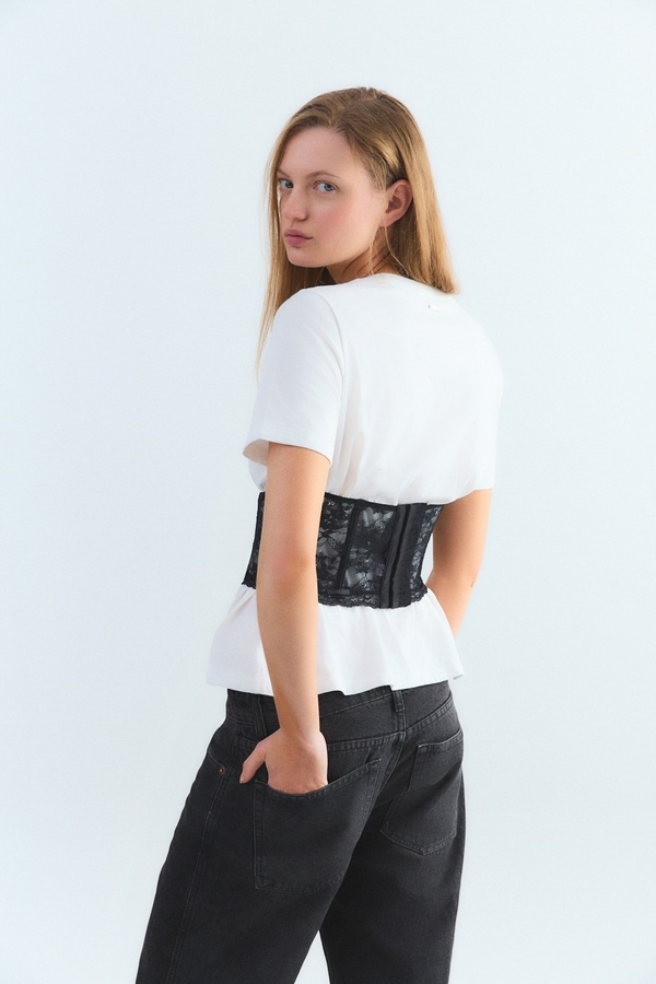 bustier key items