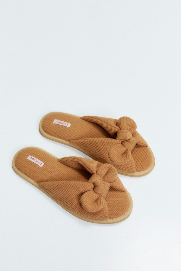 pantufla almendra