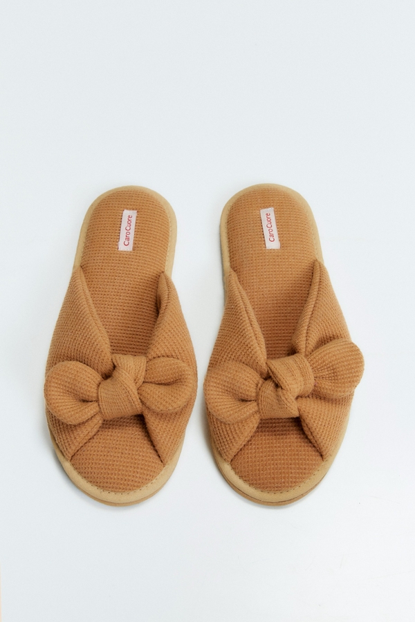pantufla almendra